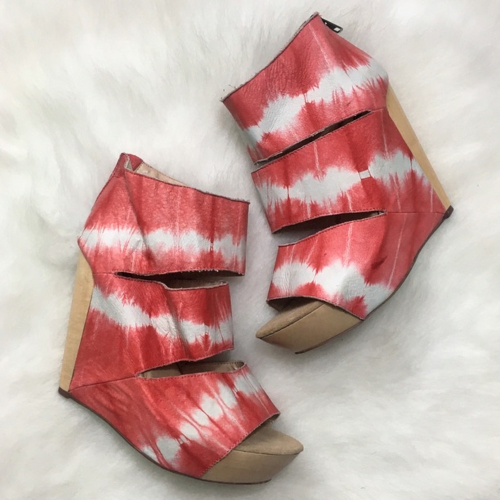 Messes New York Coral Tie Dye Coraline, Size 8.5